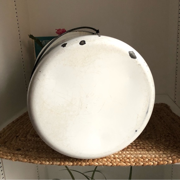 Vintage > Farmhouse White Enamel Stock Pot 8 qt - Picture 10 of 11